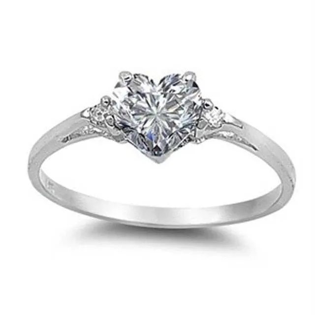 Fashion Jewelry Brilliant Heart Cut Zircon Solitaire Rings for Women in Silver Color