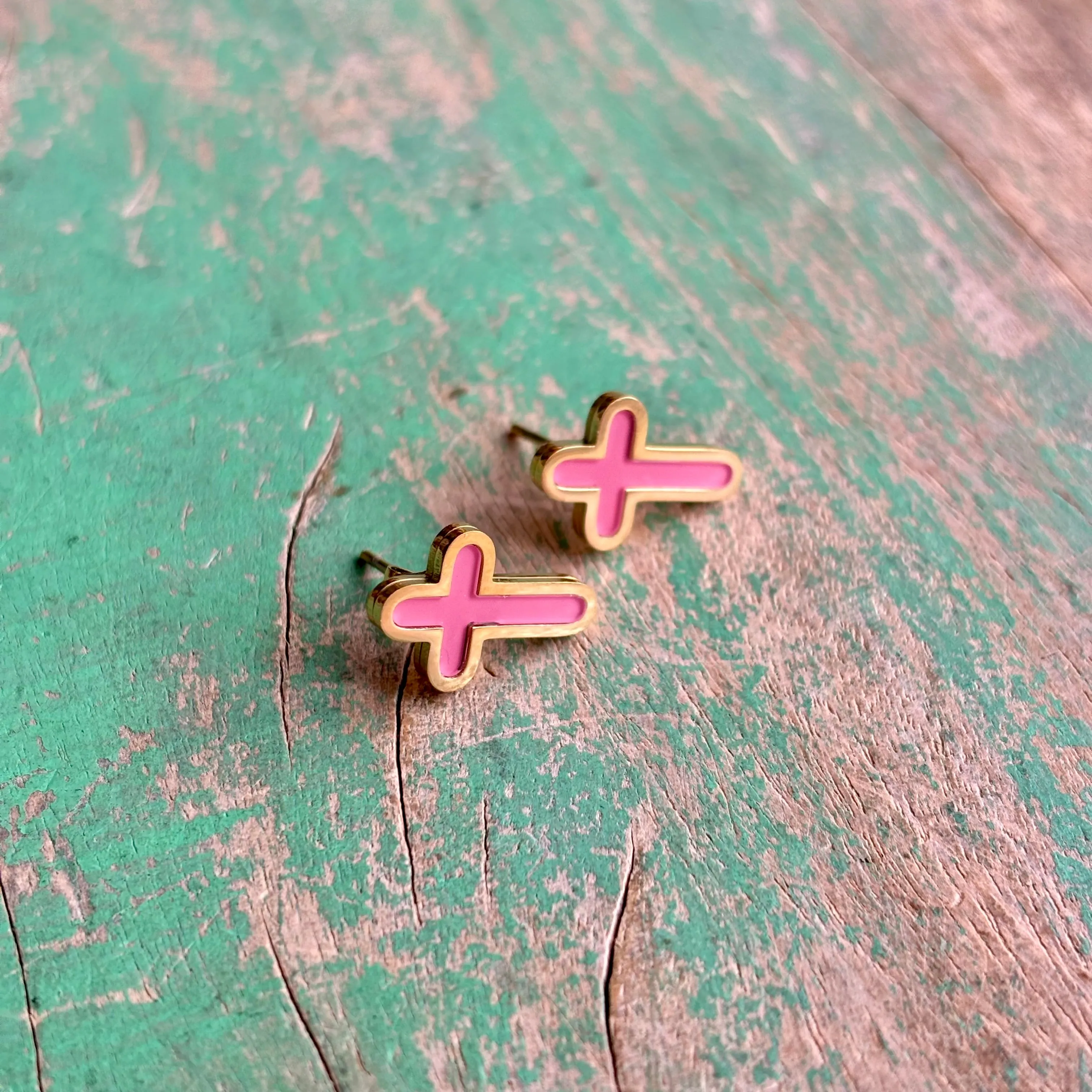 Linked Colorful Gold Crosses Sets