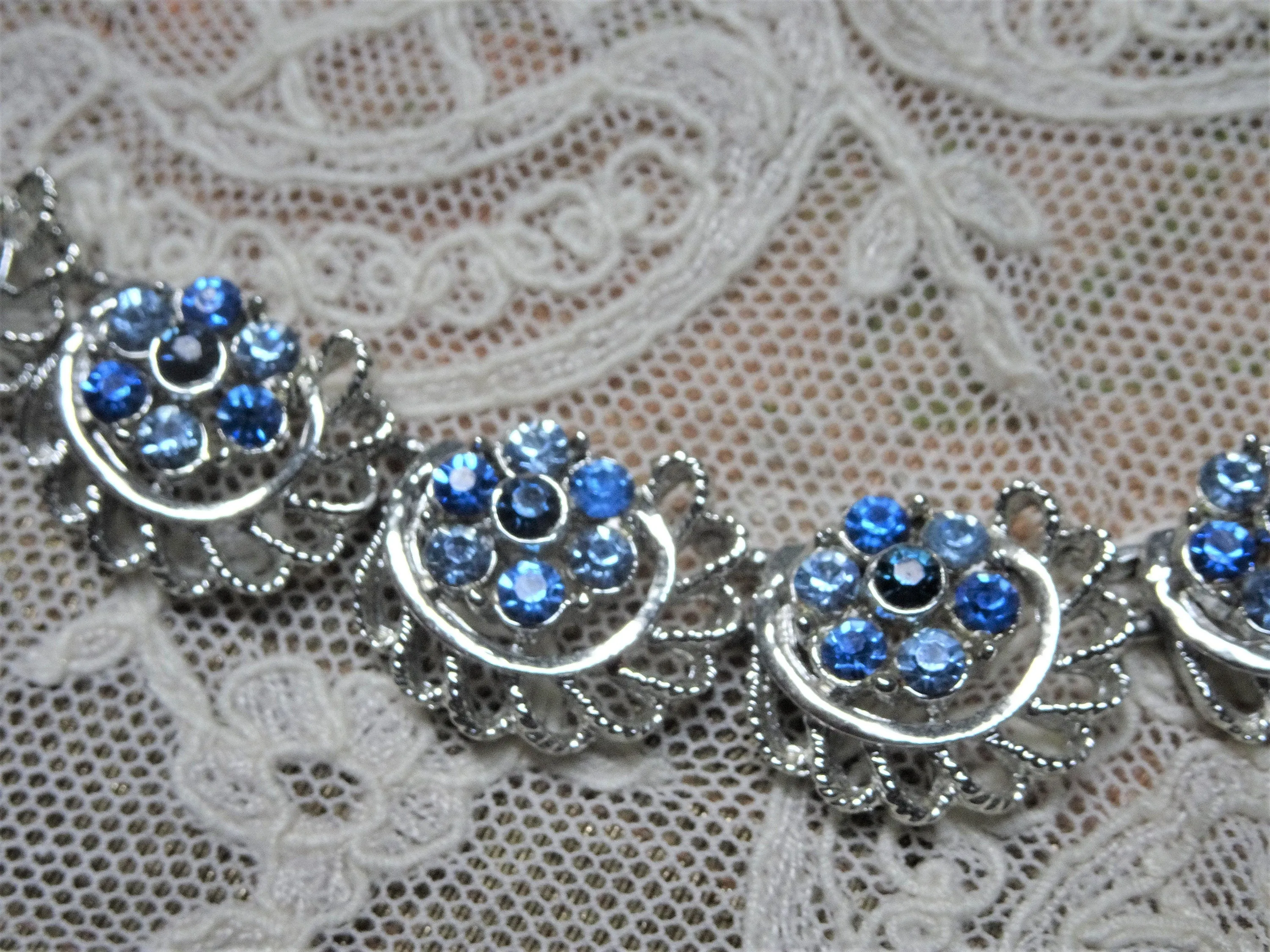 LOVELY Mid Century Necklace,Sparkling Faceted Blue Crystal Glass Stones,Silver Tone Metal,Bridal Jewelry,Collectible Vintage Jewelry