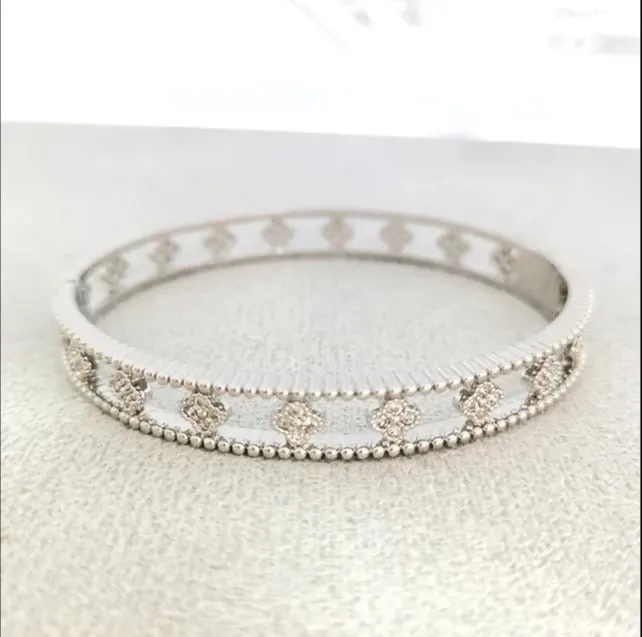 Women's high-grade temperament Bracelet 3A zircon star luxury fashion jewelry X723120